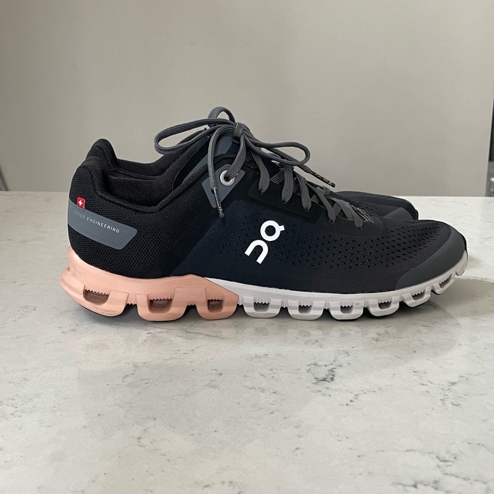 On running cloudflow sneakers